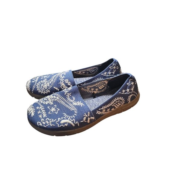 Yuu Blue White Embroidered comfortable shoes Size‎ 9 1/2 - Picture 1 of 7